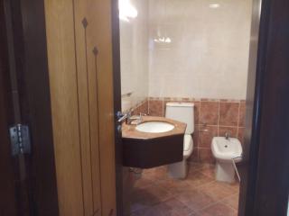 Master Bedroom with Attached Washroom near to M.O.E. Metro Station. - Dubái - 2