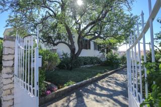 Artistic summer house Marinovic with garden&BBQ - Supetar - 9