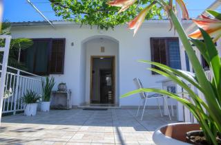 Artistic summer house Marinovic with garden&BBQ - Supetar - 5