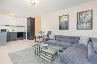 Batorego 7 Gdynia Apartments by Noclegi Renters - Gdynia - 1