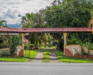 Linda casa de verano con amplias zonas verdes - San Isidro de El General - 6