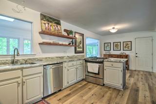 Highlands Cottage with Sunroom about 1 Mile to Downtown! - 1