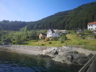 Feriehus med badestamp - Lavik - 4