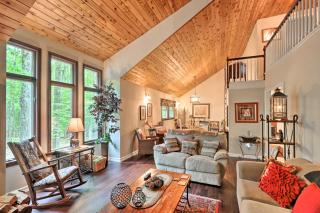 Relaxing Eagle Rock Resort Home - 1 Block to Lake! - 7