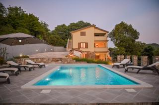 Villa Brbon - Serene Getaway - 5