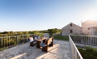 Golden Summerhouse - 2