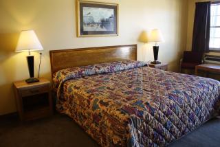 Lake Palestine Motor Inn - 8