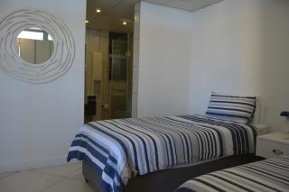 Accommodation Front - Classy 4 Sleeper with Ocean Views - Durban - 1
