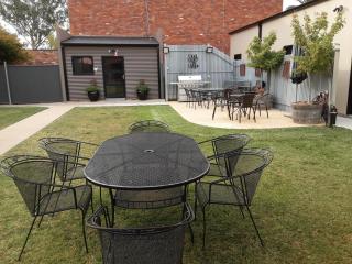 Adelphi Apartment 2- Poolside or Apartment 2A- King Studio - Echuca - 7
