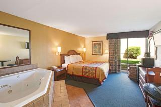 Days Inn by Wyndham Charlotte/Woodlawn Near Carowinds - Charlotte - 1
