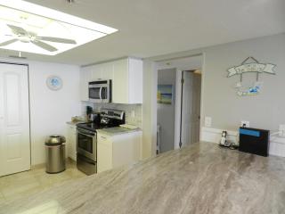 Vacation in Comfort and luxury - "THE SHERWIN" Oceanfront Condominium 906 - Daytona Beach Shores - 3