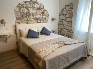 UNIQUE ROOMS - 5