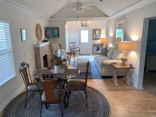 Charming Cottage Vacation Home Home - 2