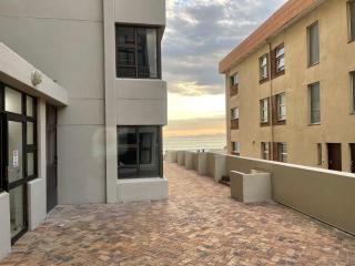 Jackie’s 3 bedroomed secure beach front apartment Strand Golden Mile - Strand - 5