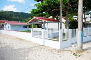 Bruno Klemtz Casa frente Mar Pé na areia Lindo pátio com gramado privativo Ar Split WIFi - 6 x sem juros - Bombinhas - 2