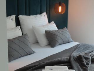 EL Apartments - Polaris - 2