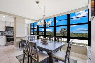 Beachfront condo with wrap around balcony/pool/gym - 3