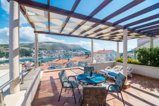 Modern Villa with Swimming Pool - Penthouse - 4