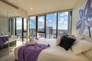 Lvl 23 Spire Infinity Pool Netflix Wifi Carpark by Stylish Stays - Brisbane - 1