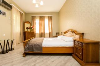 Rustaveli Two Bedroom Apartment with 5 Star Location - Tbilisi - 9