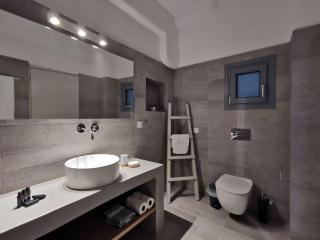 Helen's Minimal Studios & Apartments - 1