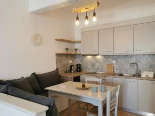Helen's Minimal Studios & Apartments - Aliki - 9
