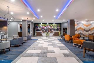 La Quinta Inn & Suites by Wyndham Louisville NE - Old Henry Rd - Louisville - 1