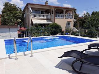 Apartment Hana with a private Pool - Malinska - 5
