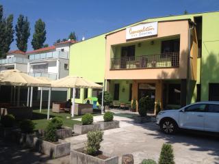 Garni Hotel Cosmopolitan - Senec - 0