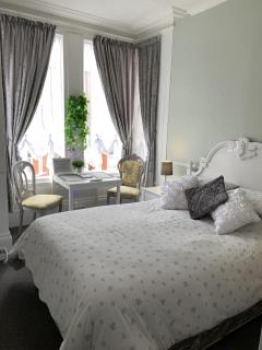 The George Guest House - 3
