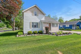 Harbor Charm - Harbor Springs - 9