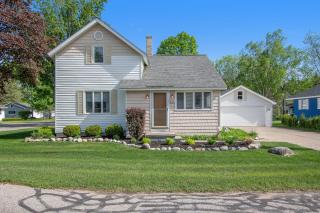 Harbor Charm - Harbor Springs - 8