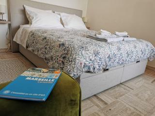 Studio calme et très lumineux, au pied de notre Dame de la Garde - 6