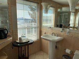 Ocean Breeze Executive Bed and Breakfast - North Vancouver - 3
