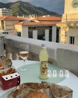 Les Terrasses, charme et authenticité en Hyper Centre de TOULON, Idéal pour un séjour romantique ou une escapade urbaine - Toulon - 9