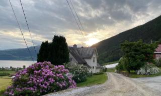 The house of Mattis in beautiful Innvik - Innvik - 9