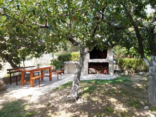 House with large garden right next to the river - 8