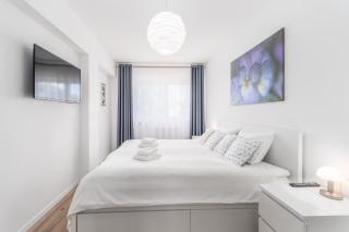 Seaside Breeze Stylish Apartment Balcony & Parking by Noclegi Renters - Międzyzdroje - 1