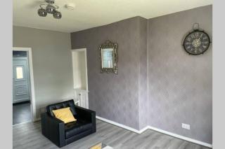 Beautiful two bedroom flat by the Loch - 8