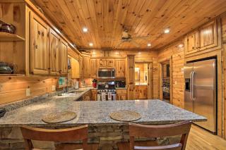 Luxe Blue Ridge Cabin Chasing Dreams with Hot Tub - Blue Ridge - 1