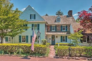 Pool and Courtyard Timeless Home in Lansdale - Lansdale - 0