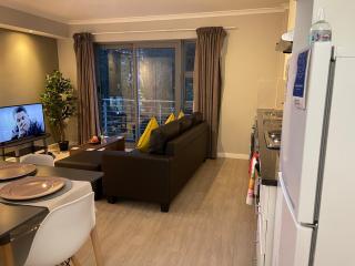 Tana’s Crib(Modern Secure 1 bed Apartment)Beaumont - Cape Town - 7