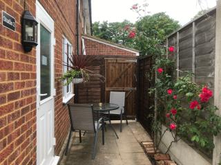 Studio-2 Staines,Heathrow, London-own entrance - Staines - 9