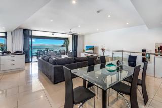 Edge 5 Oceanfront 3-Bedroom Apartment - Featuring an Infinity Pool, Spa Bath, Buggy and Valet Service - Hamilton Island - 2
