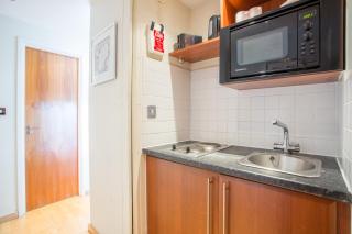 Roland House - London - 4