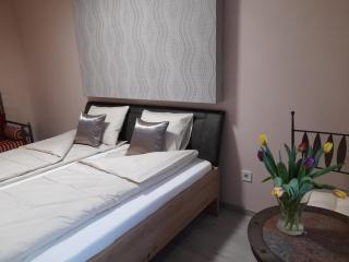 Götzer Apartman - Komló - 0