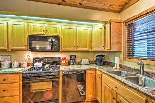Charming Getaway with Lake Cumberland Views! - Snow - 1