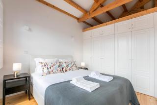 Newly Renovated Cozy Central Loft w/ AC by LovelyStay - Porto - 8