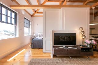 Newly Renovated Cozy Central Loft w/ AC by LovelyStay - Porto - 6
