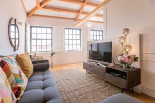 Newly Renovated Cozy Central Loft w/ AC by LovelyStay - Porto - 5